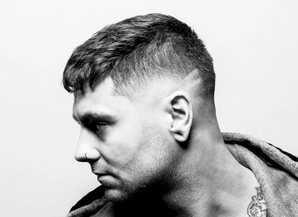 Verblassender Undercut