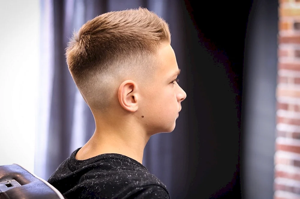 Fade Halbbox an einem Jungen