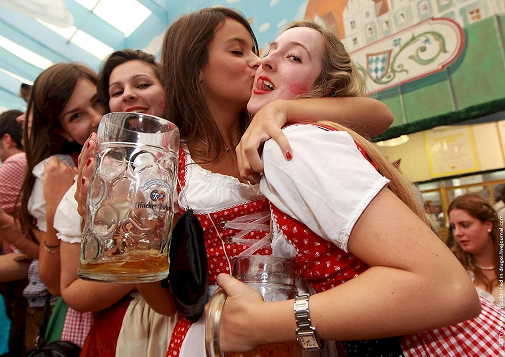 Deutsches Oktoberfest Bierfest Mädchen