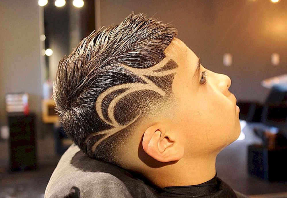 Figuraler Haarschnitt für Jungen