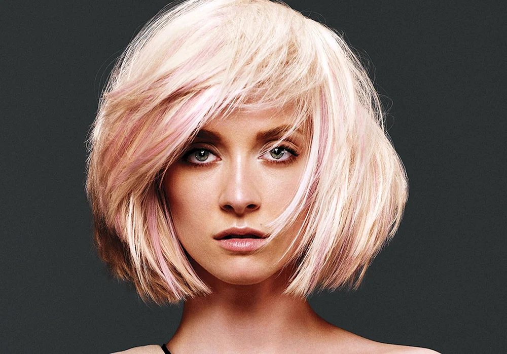 Stufiger Bob für dünnes Haar mit Pony
