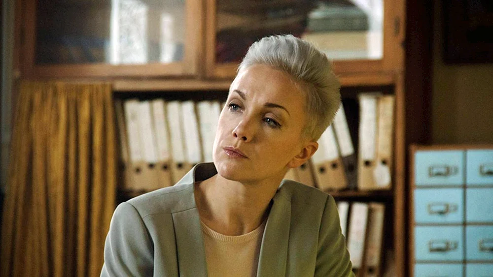 Film einer gehaltenen Frau- 3 Daria Moroz