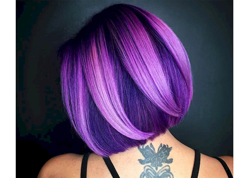 Lila Ombré auf braunem Haar