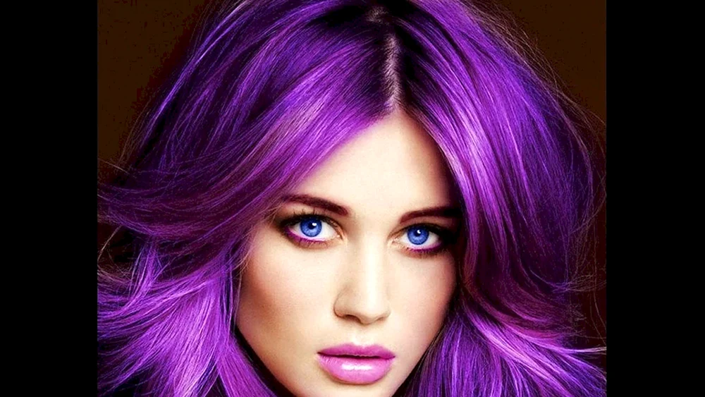 Violette Haarfarbe