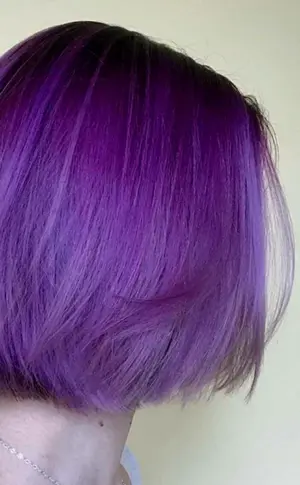 Lila Haare kurz