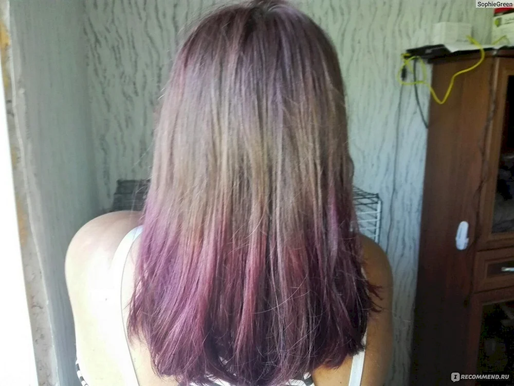 Schönes gefärbtes Haar