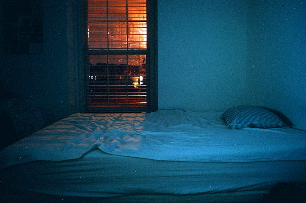 Hintergrund des Zimmers mit einem Bett