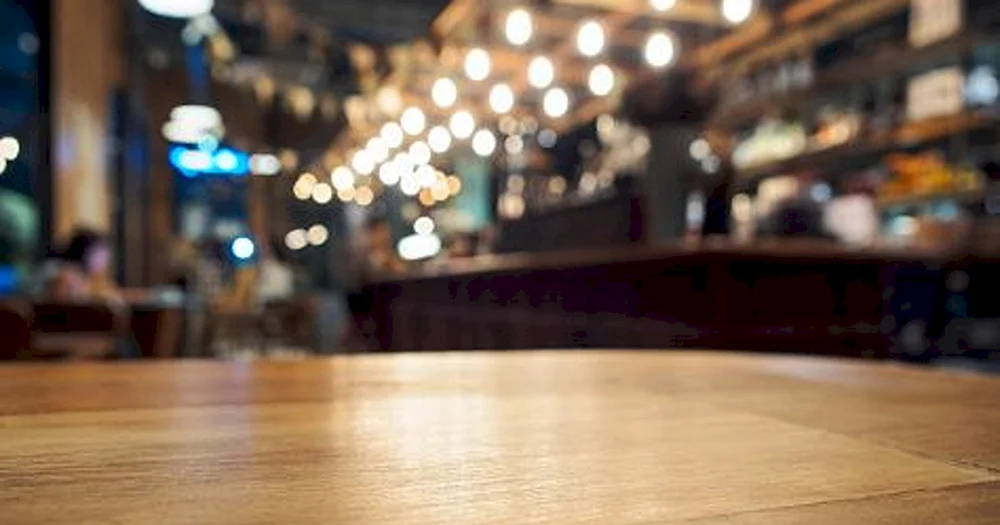 Café-Tisch in einem Café