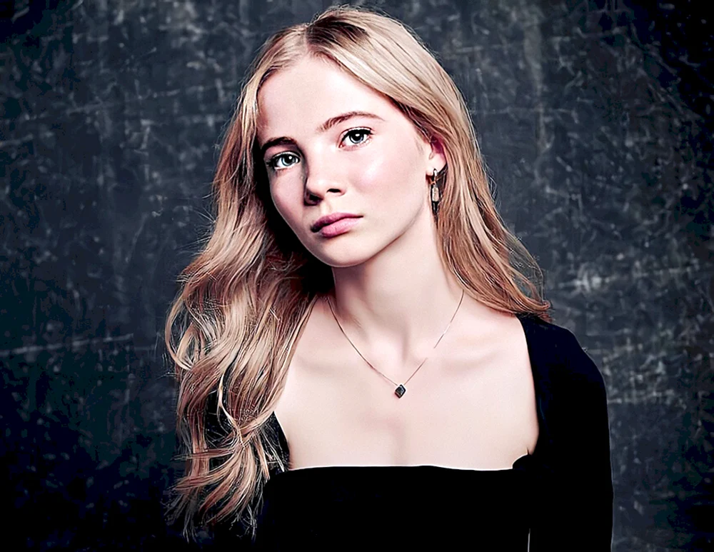 Freya Allan