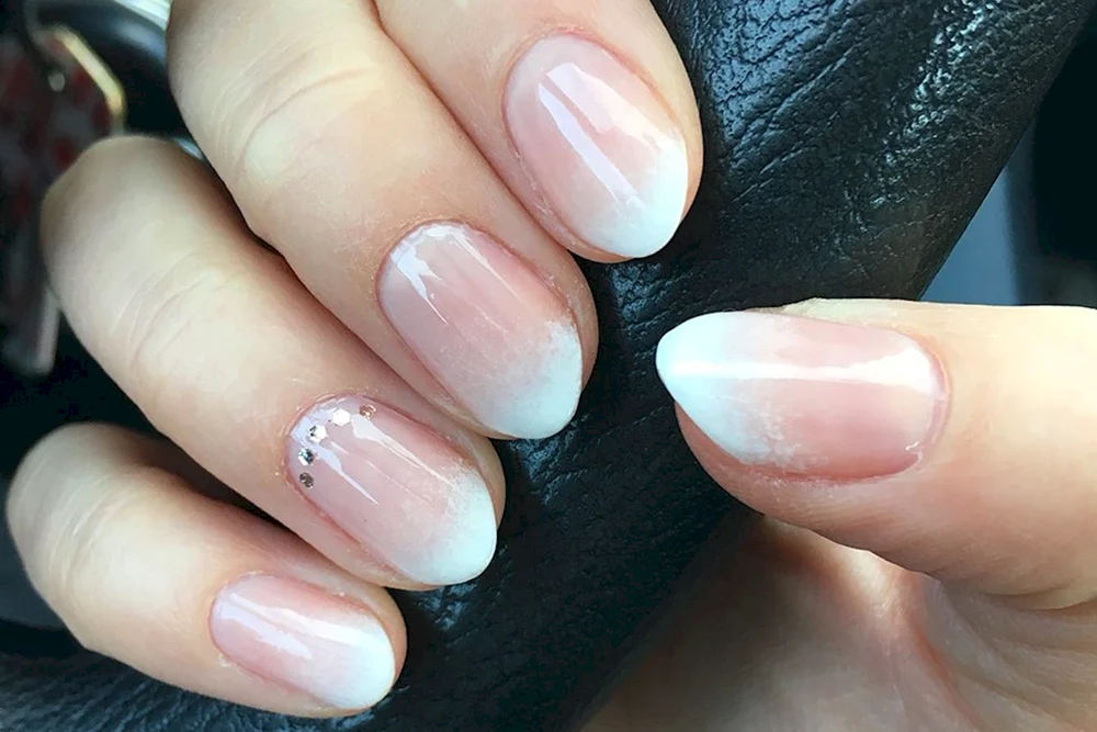 Ombré Mandel Gradient Maniküre