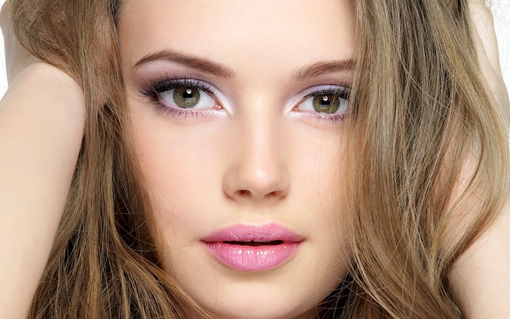 Frida Gustavsson nacktes Makeup