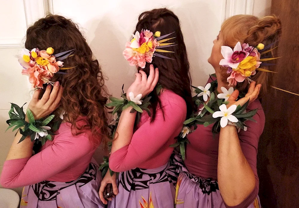 Hawaiianische Frisur für ein Mädchen