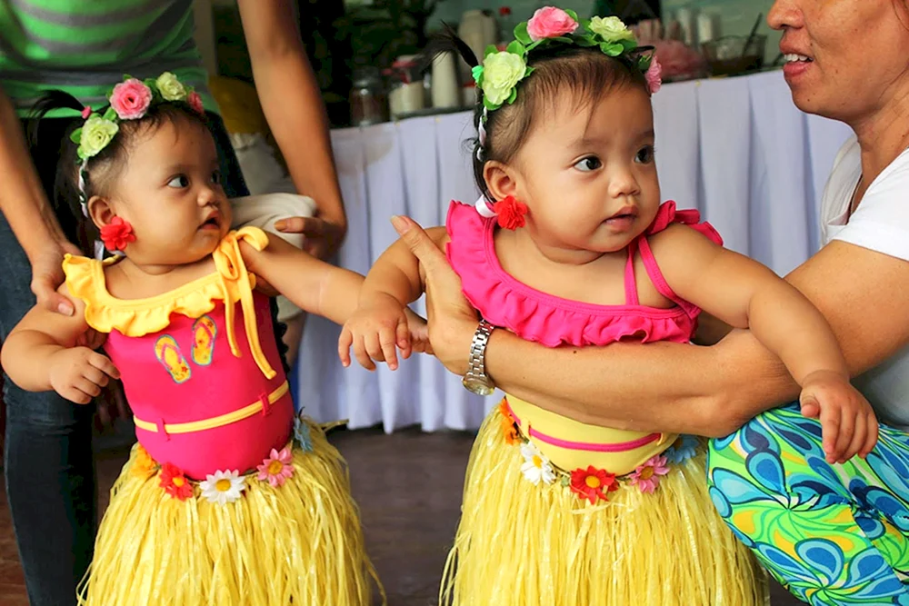 Hawaiianisches Outfit für ein Mädchen