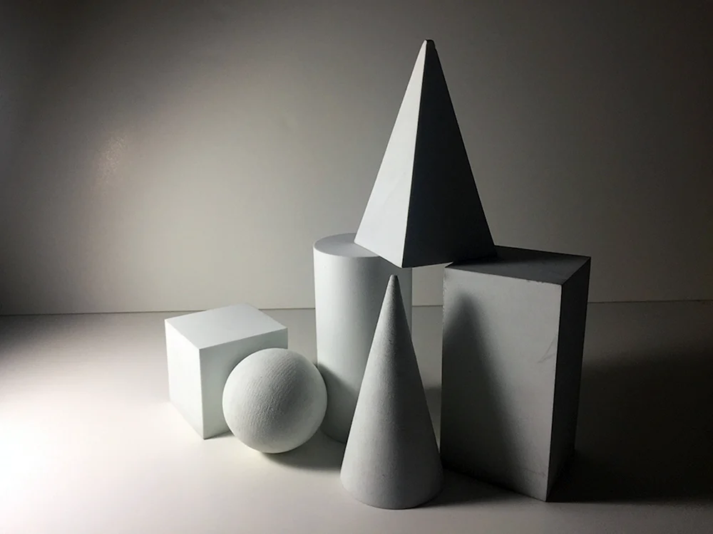 Zusammenstellung von Gipsfiguren