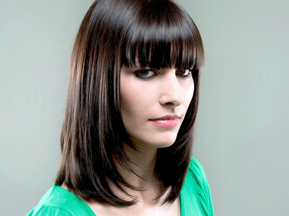 Stufiger langer Bob mit Pony