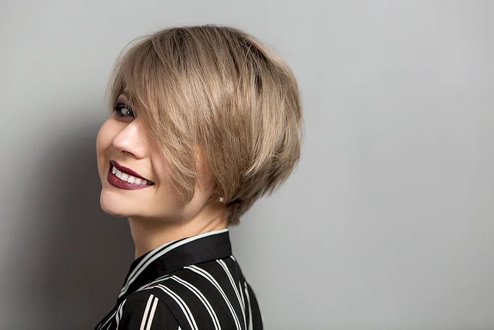 Stufiger Bob