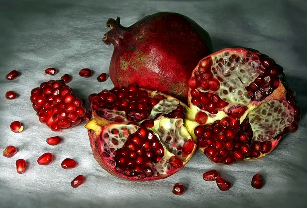 Robert Hubert Stillleben Granatapfel