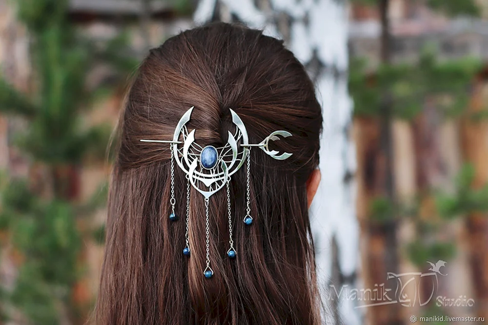 Haarkleider für lange Haare mit Krabbe.
