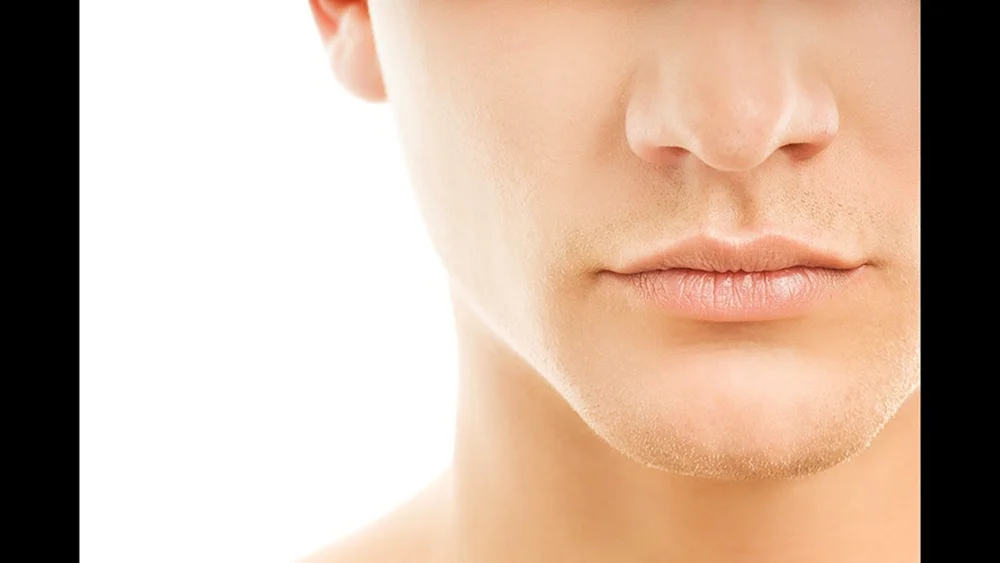 Männliche Lippen küssen