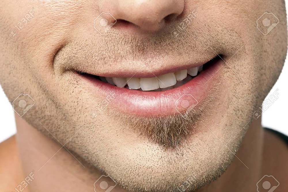 Männliche Lippen küssen