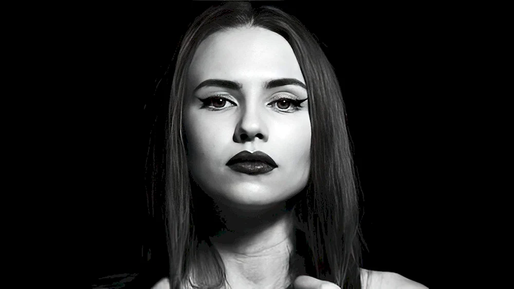 Yana Yenzhayeva Shameless Serie 2017