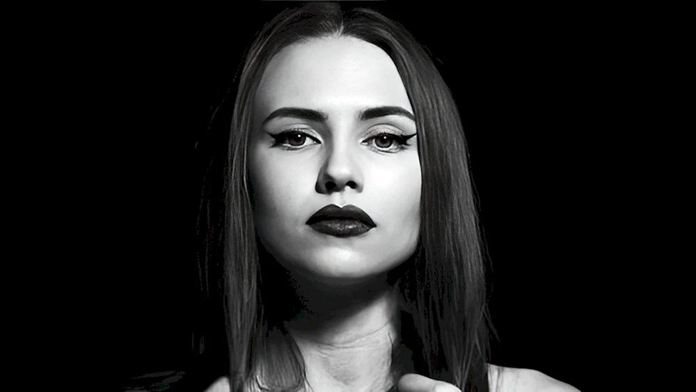 Yana Yenzhayeva Maxim