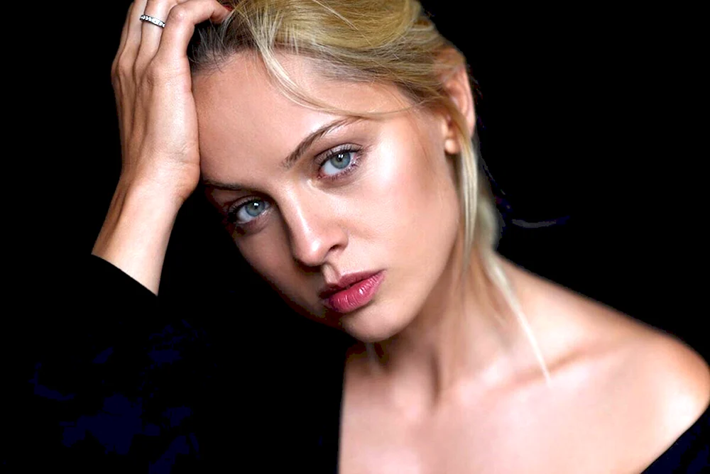 Yanina Studilina Schauspielerin