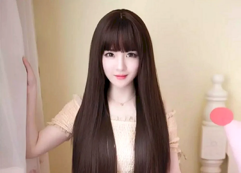 Japanische Frau mit langen Haaren