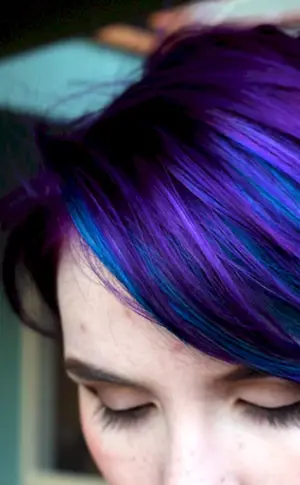 Helle Färbung auf kurzen Haaren