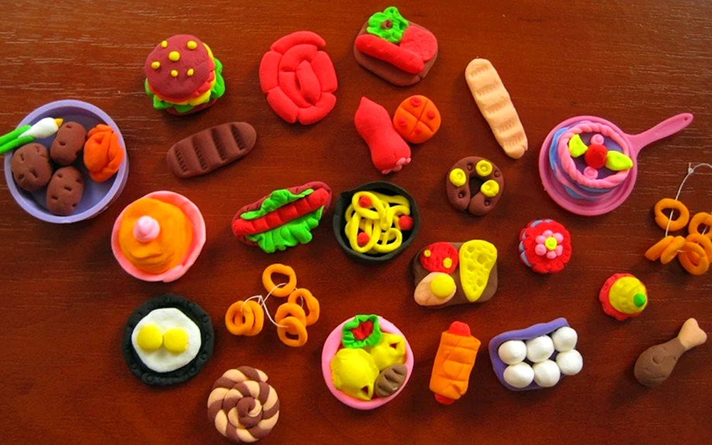 Basteln von Knetnahrung für Puppen Knete-Essen für Barbie