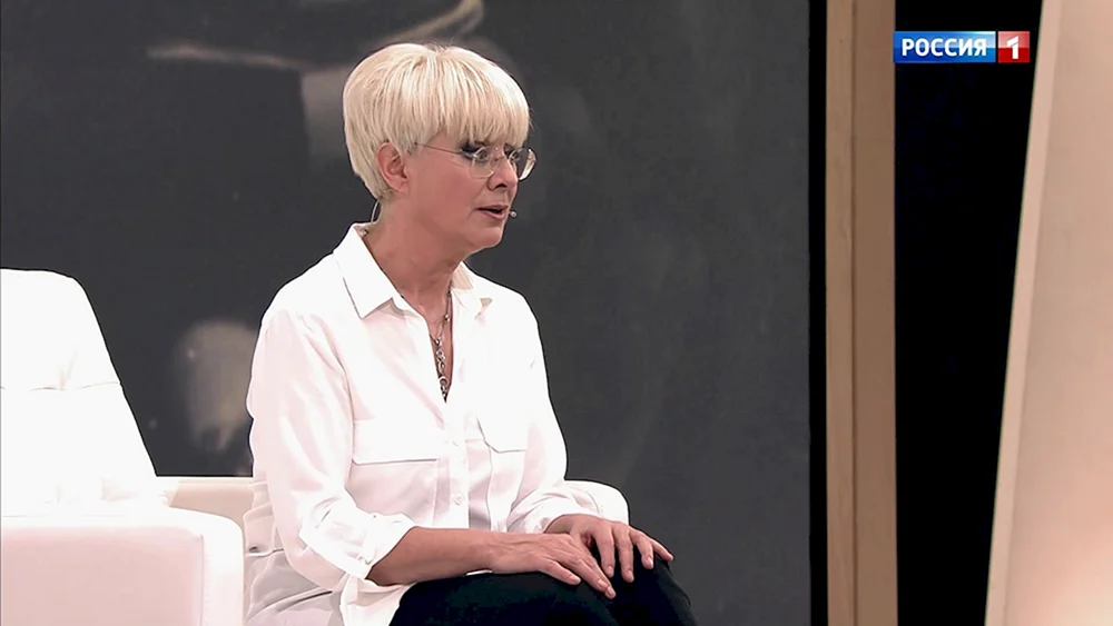 Ilona Bronevitskaya Haarschnitt