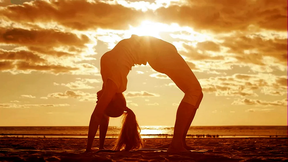 Yoga bei Sonnenuntergang