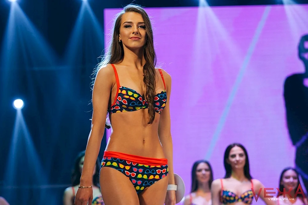 Irina Antonenko in Dessous