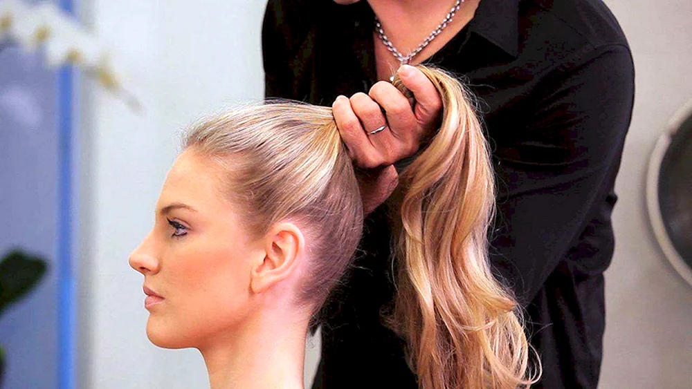 Pferdeschwanzfrisur für lange Haare