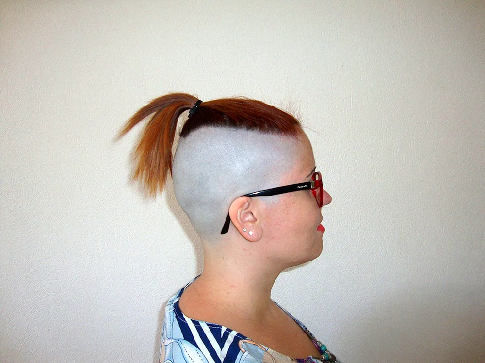 Haarschnitt mit rasiertem Nacken