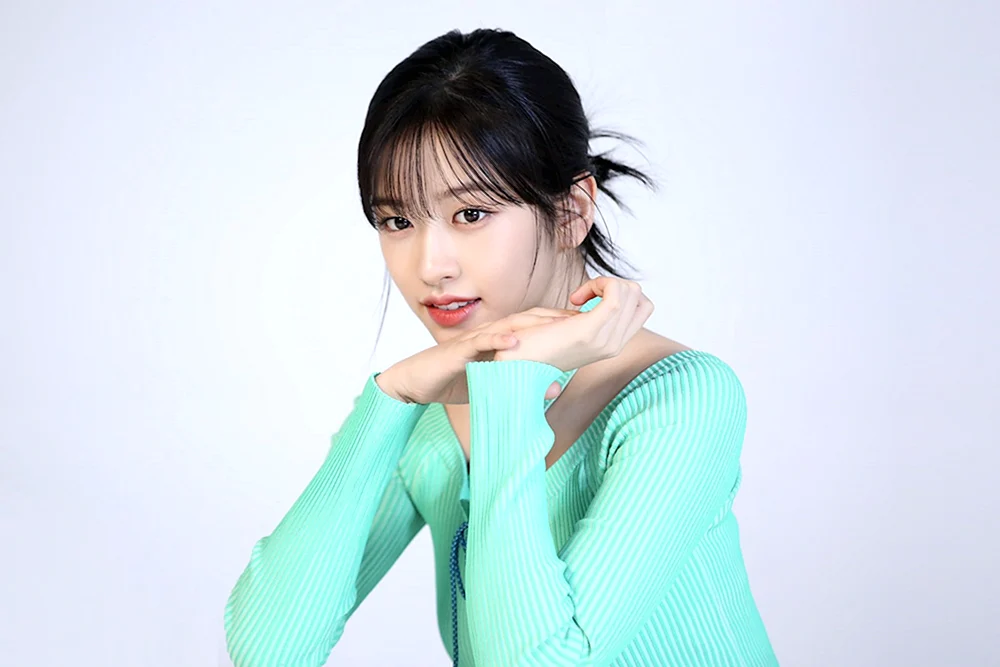 Itzie Foto Yujin