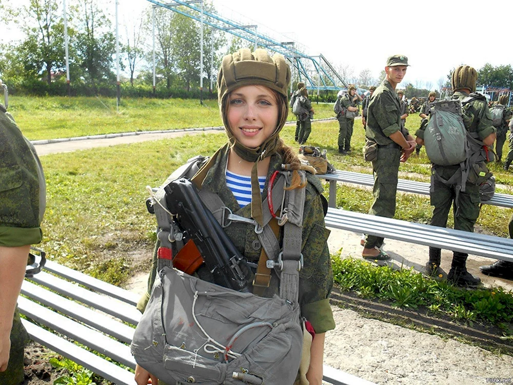 Yulia Kharlamova Fallschirmjägerin