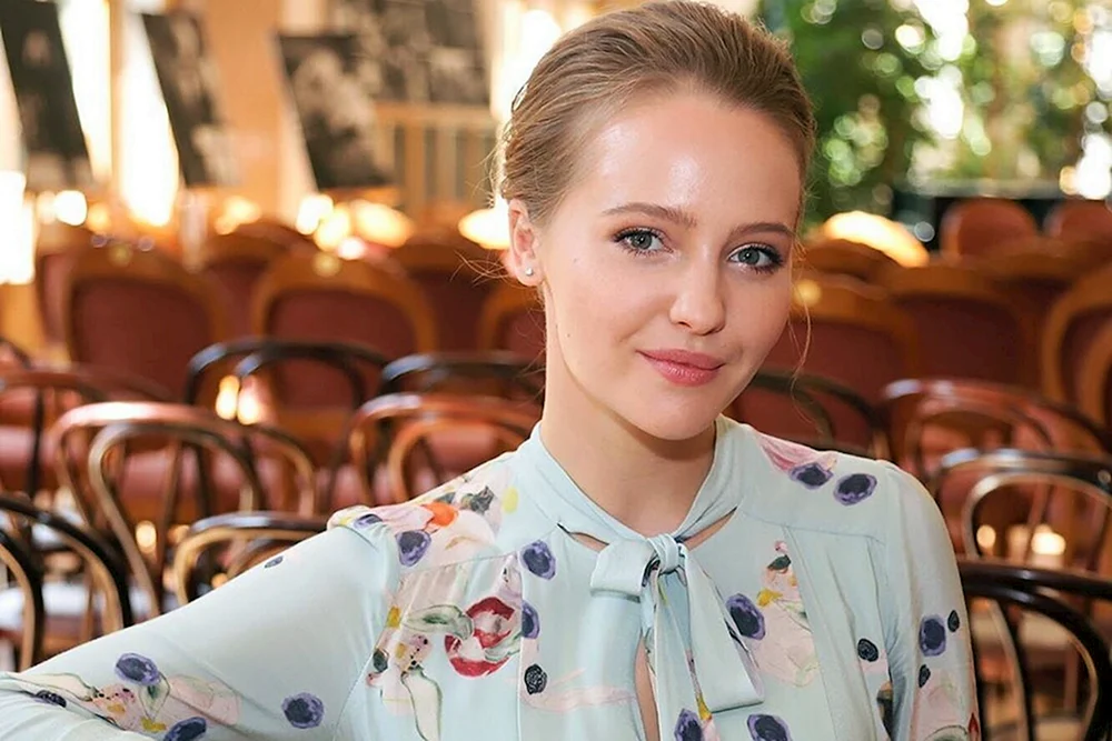 Yulia Khlynina Schauspielerin