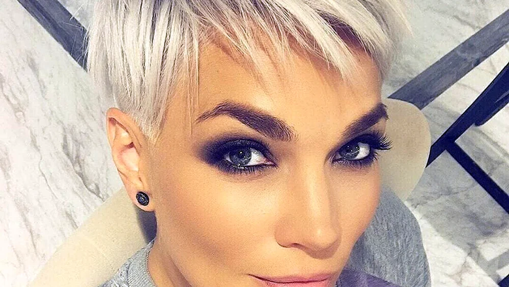 Yulia Kostjuschkina Pixie