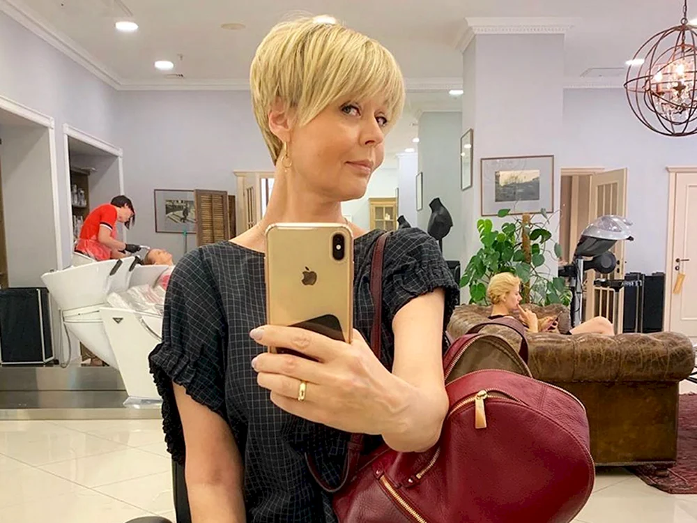 Julia Menshova Haarschnitt Bob