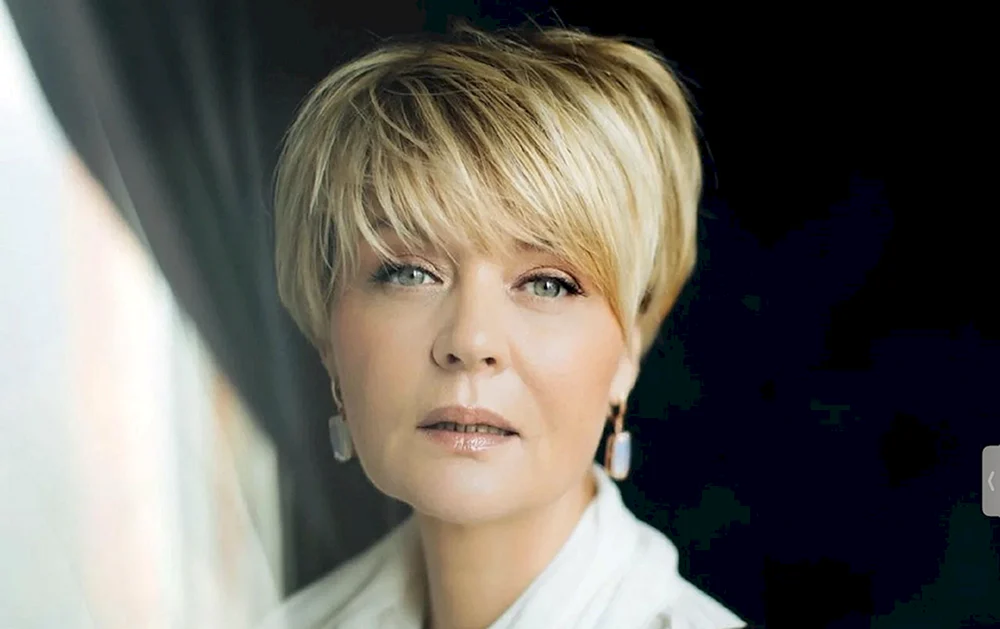 Yulia Menshova Haarschnitt