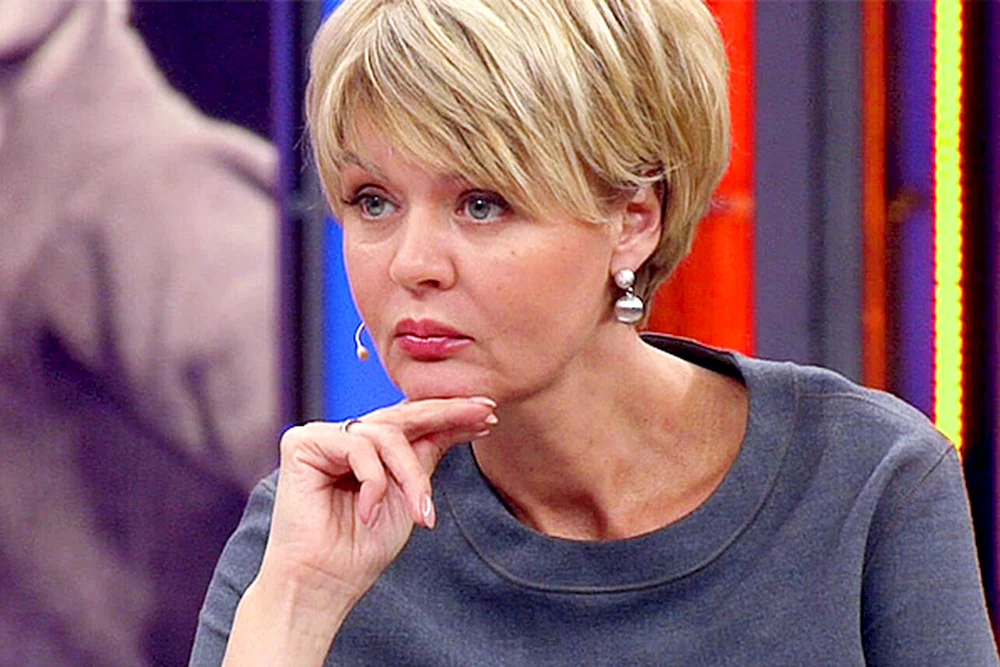 Julia Menshova Haarschnitt 2022