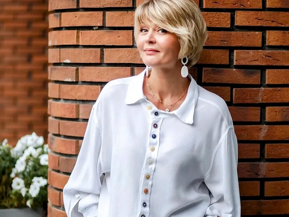 Julia Menshova Haarschnitt 2021