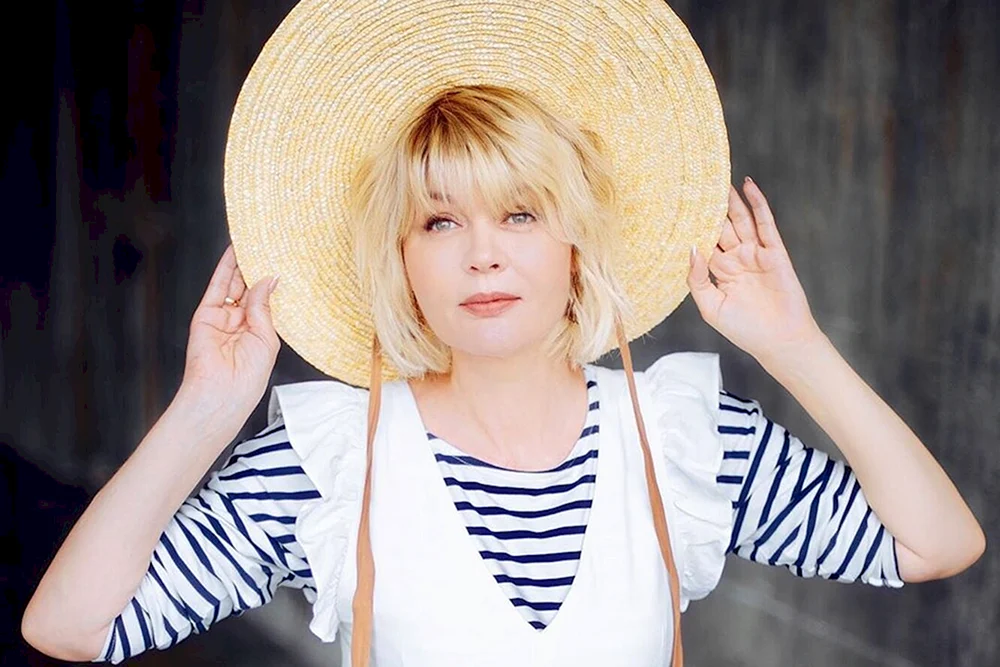 Julia Menshova Haarschnitt