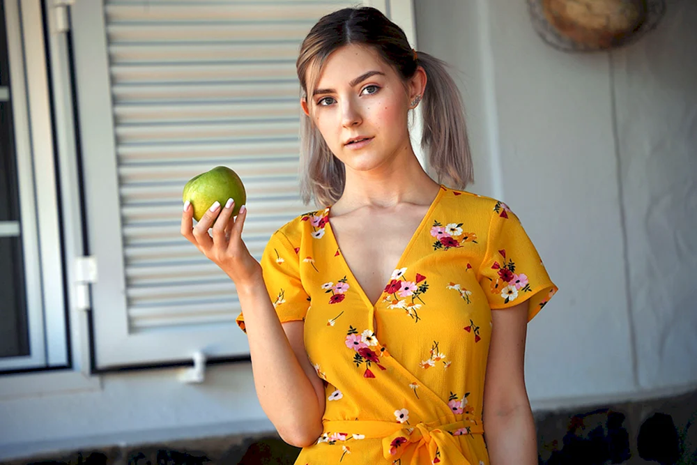 Yulia Romanova Eva Elfie