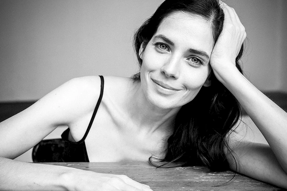Yulia Snegir Schauspielerin