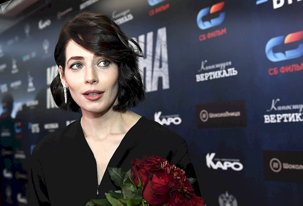 Yulia Snegir Schauspielerin