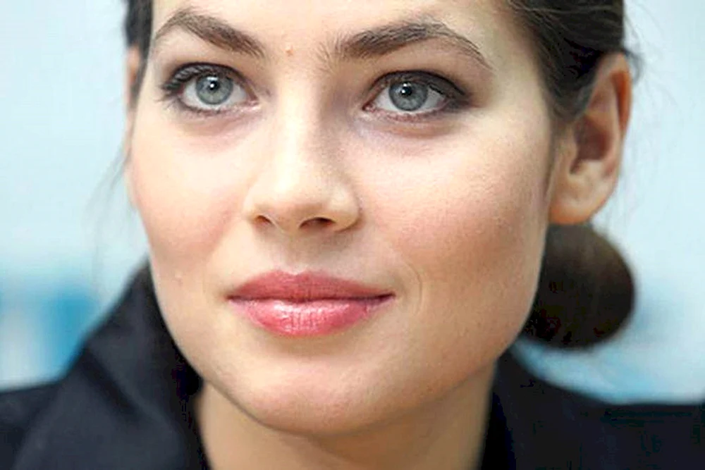 Yulia Snegir Schauspielerin