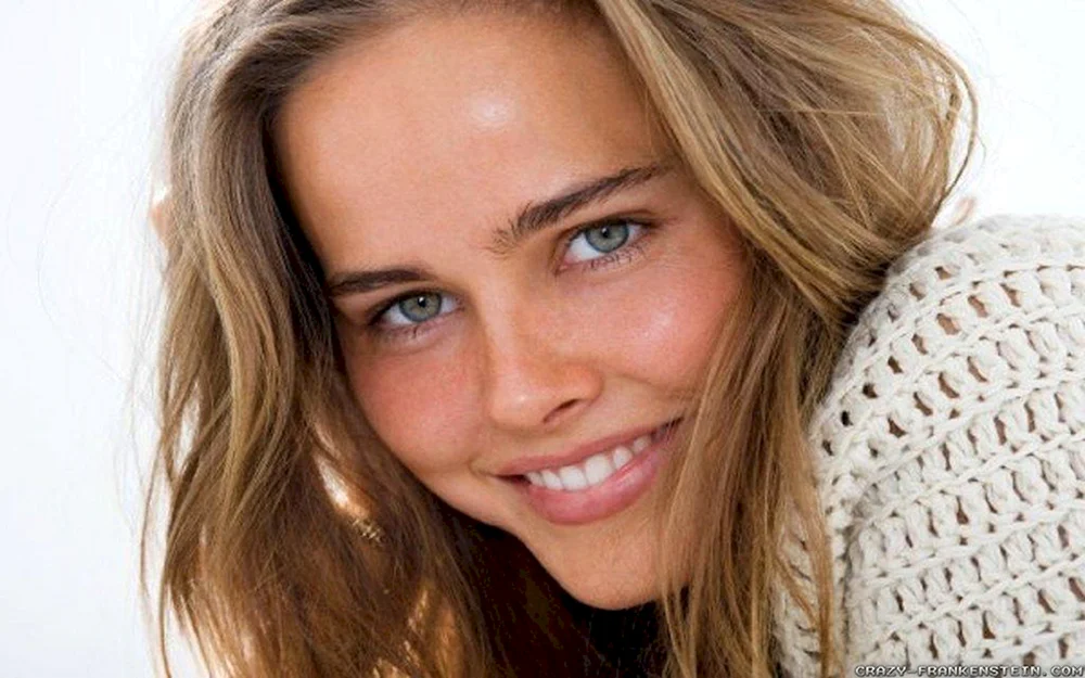 Isabel Lucas 2022