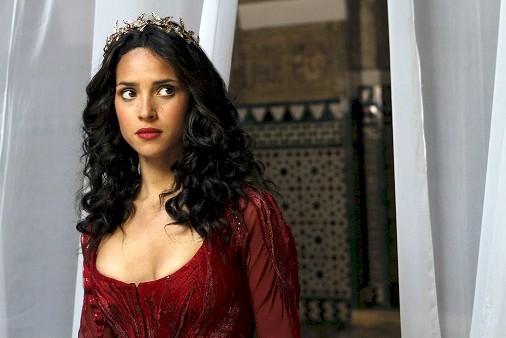 Adria Arjona